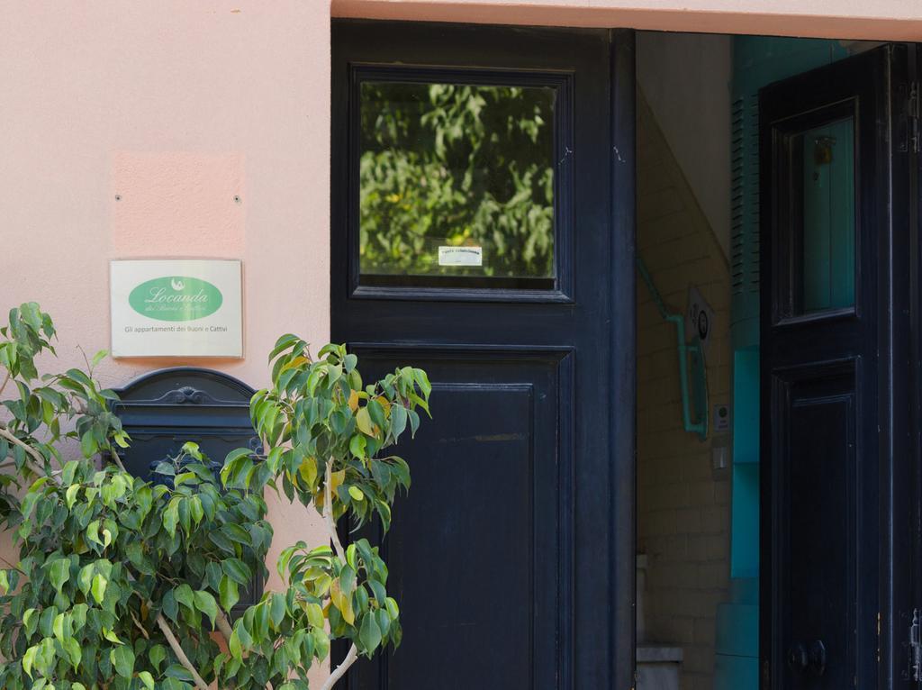 Appartamento Rosso Buoni E Cattivi Κάλιαρι Δωμάτιο φωτογραφία